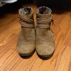Minnietonka Moccasin Boots
